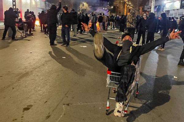 इरानमा हिंसात्मक प्रदर्शन : २१७ को मृत्यु